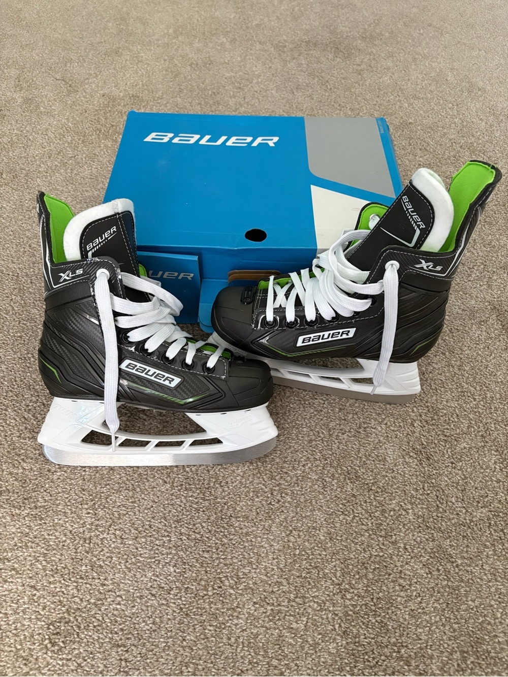 Bauer X-LS Regular Width Ice Hockey Skates 2.0 JR New In Box Athletic Sporty